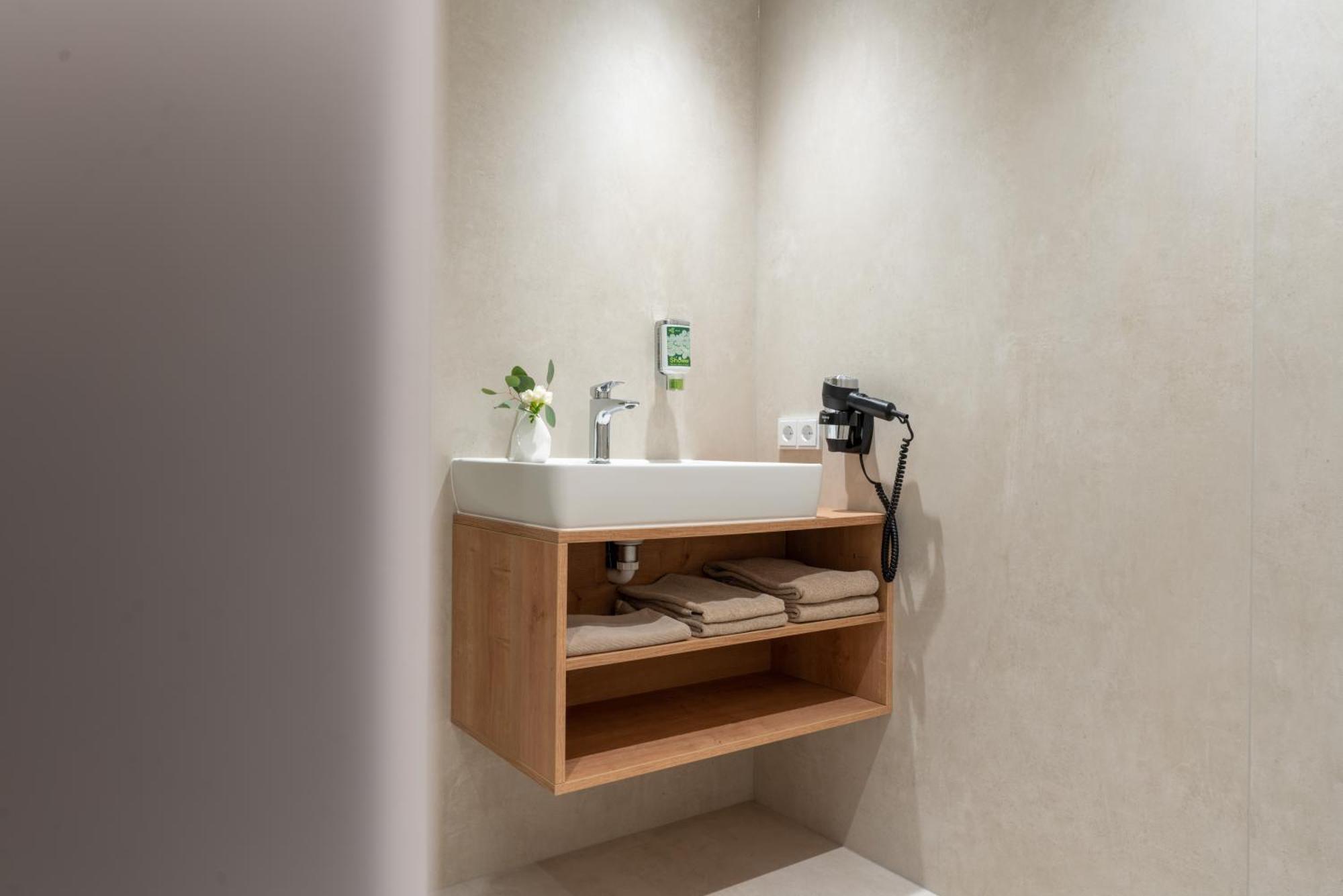 Eee Hotel Eberstalzell Екстер'єр фото