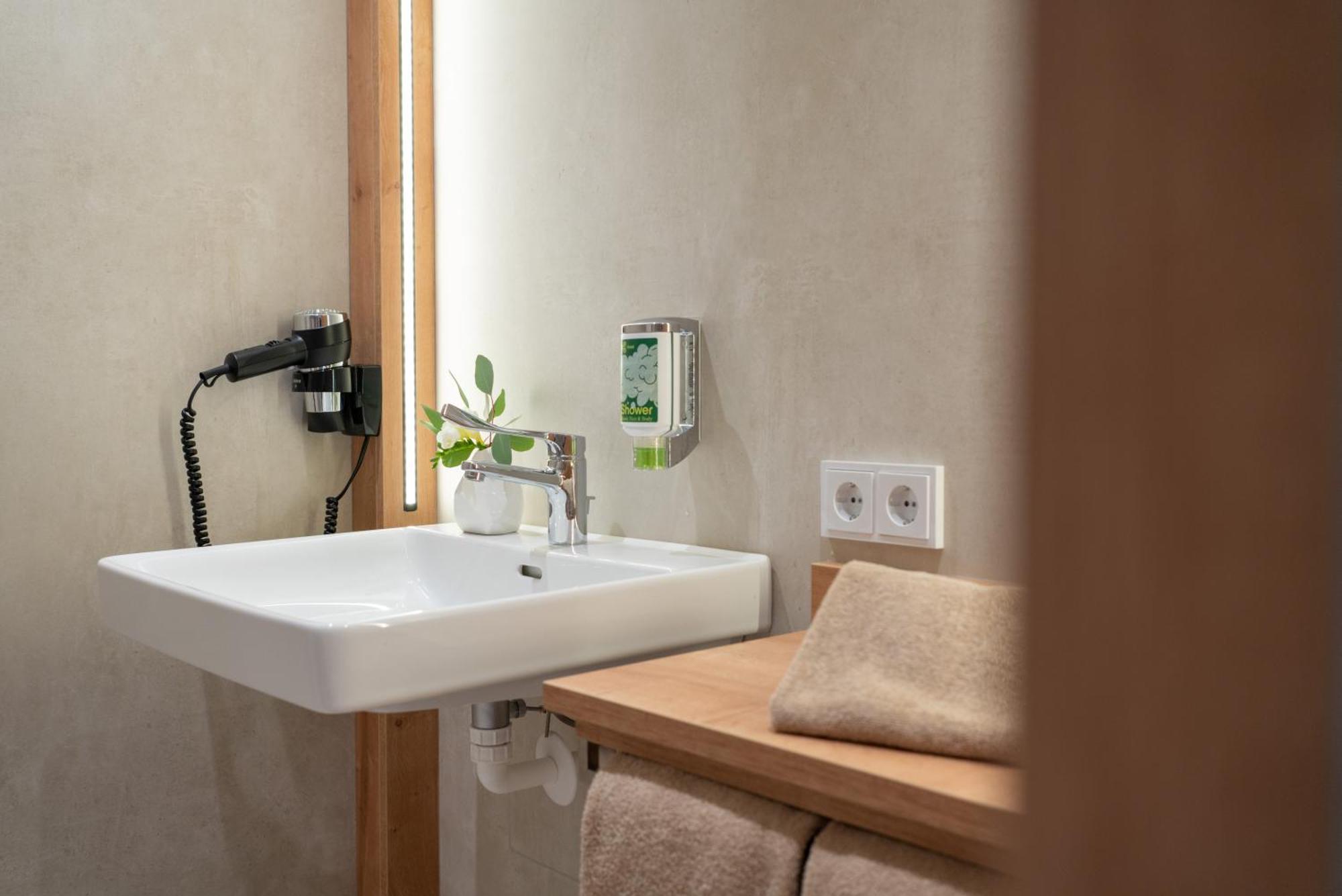 Eee Hotel Eberstalzell Екстер'єр фото